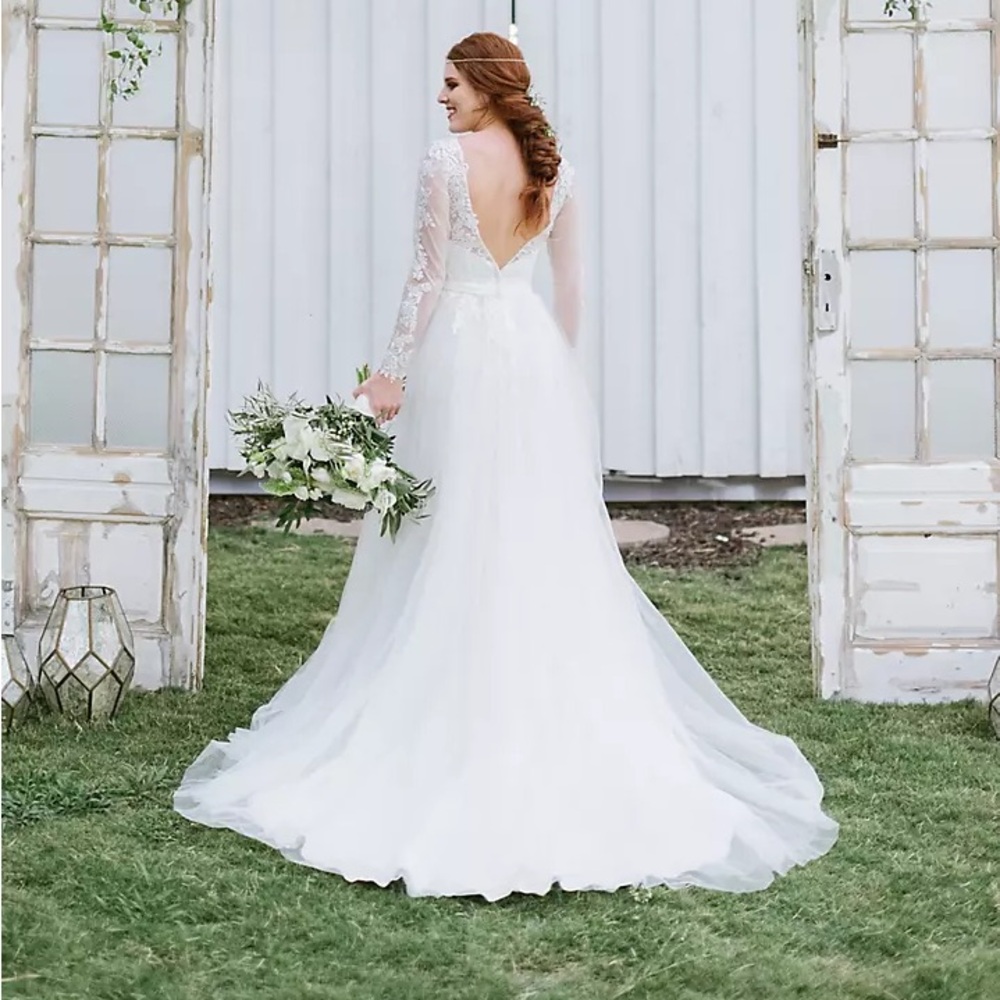 David’s Bridal Collection long sleeve appliqué wedding gown | NEW